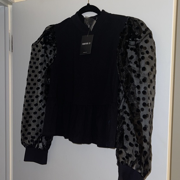 Forever 21 Tops - 👚😃❤️🥰FOREVER 21 POLKA DOT TOP